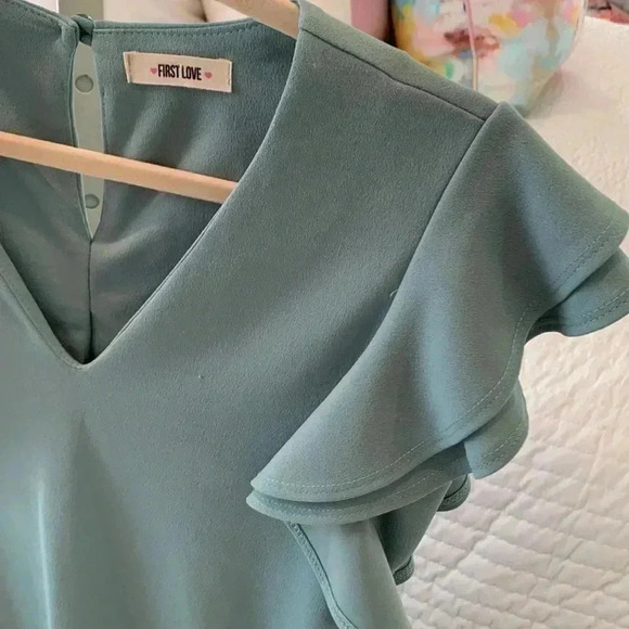 dress with ruffle sleeve - Picture 4 of 5